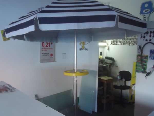 Mesa portátil para guarda sol
